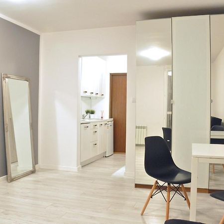 Nice And Comfy Studio Close To Old Town And Metro. Varsó Kültér fotó