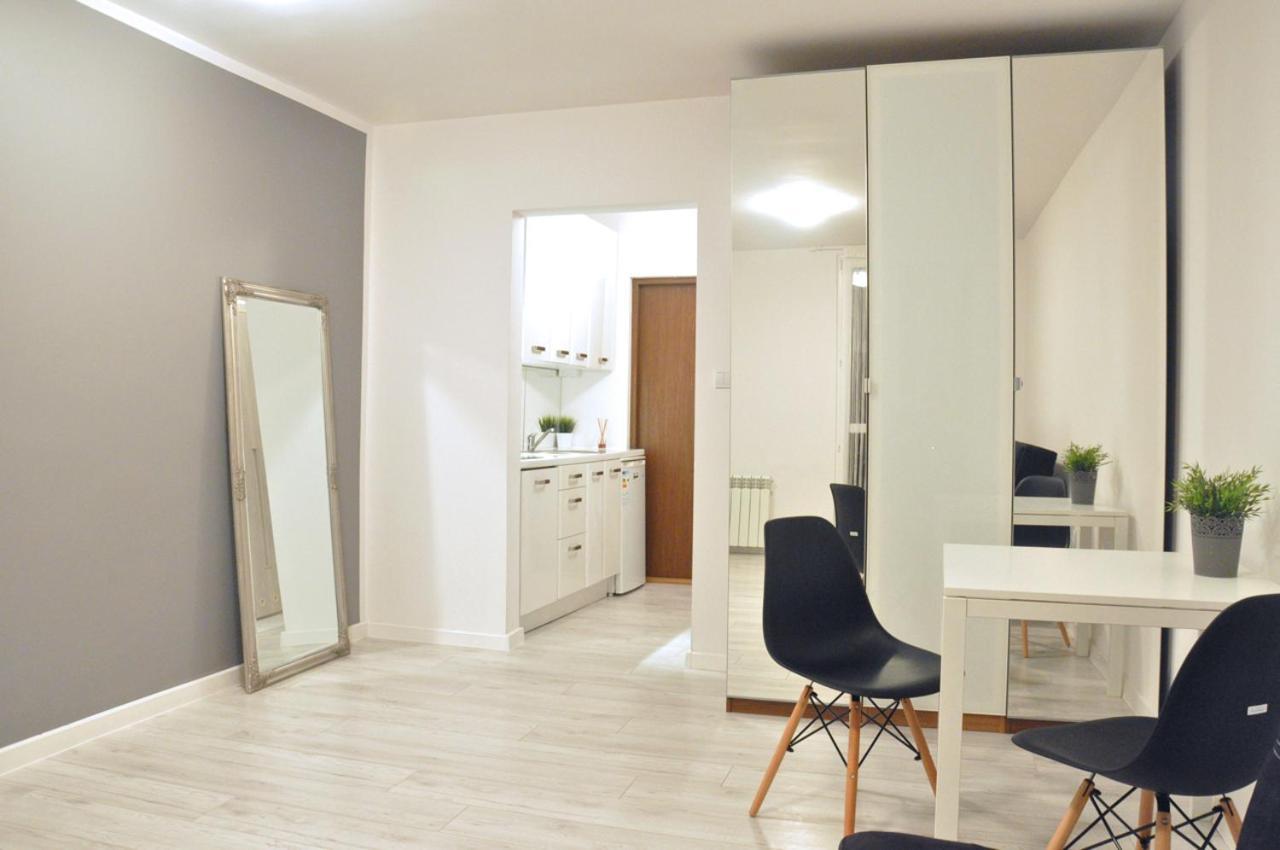 Nice And Comfy Studio Close To Old Town And Metro. Varsó Kültér fotó